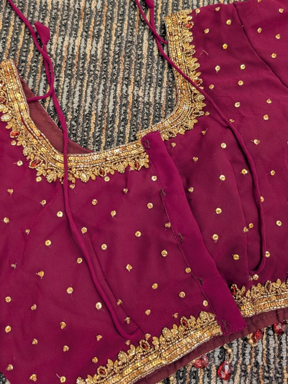 Burgundy Maroon and Gold Saree with Blouse - Picture 5 of 6